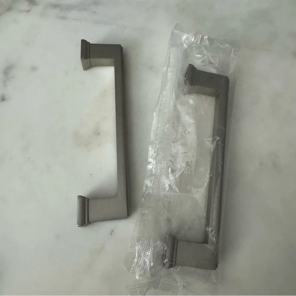 🛍🏙3️⃣ for $1️⃣5️⃣ 🆕 Bundle of 2 Glacier Bay brushed satin nickel cabinet pulls